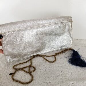 Embossed Silver Clutch Bag Vintage Style Handbag With‎ Zipper Closure《338》P